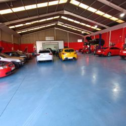 Imagen del amplio interior del taller